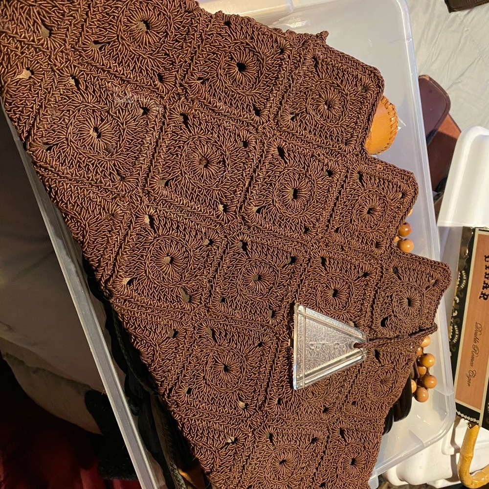 Vintage 1930s brown crochet bag with Lucite pull